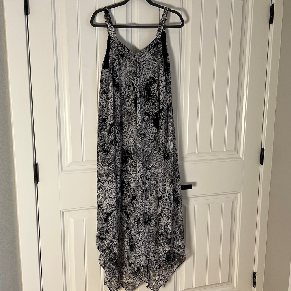 Emma & Michele Black & White Floral Asymmetrical Sleeveless Sun Dress Size 1X - Picture 3 of 6